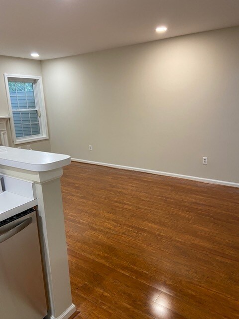 Building Photo - 2002 Larson Dr