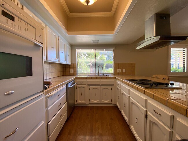 Building Photo - 8296 N Raisina Ave
