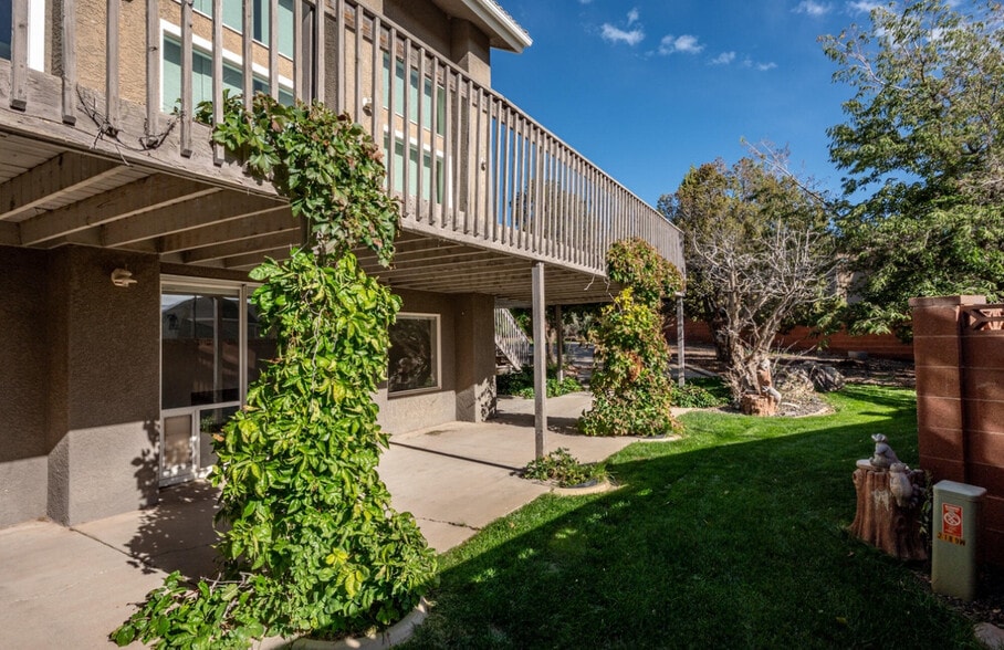 Building Photo - 298 S Staci Ct