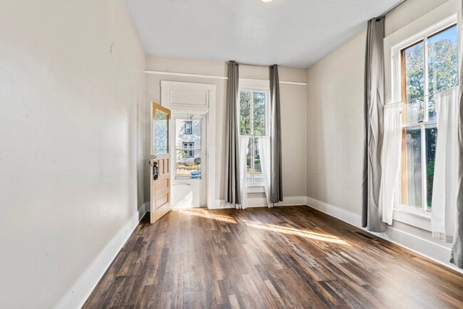 Building Photo - Charming 1 Bedroom near Noblesville High School and Downtown.