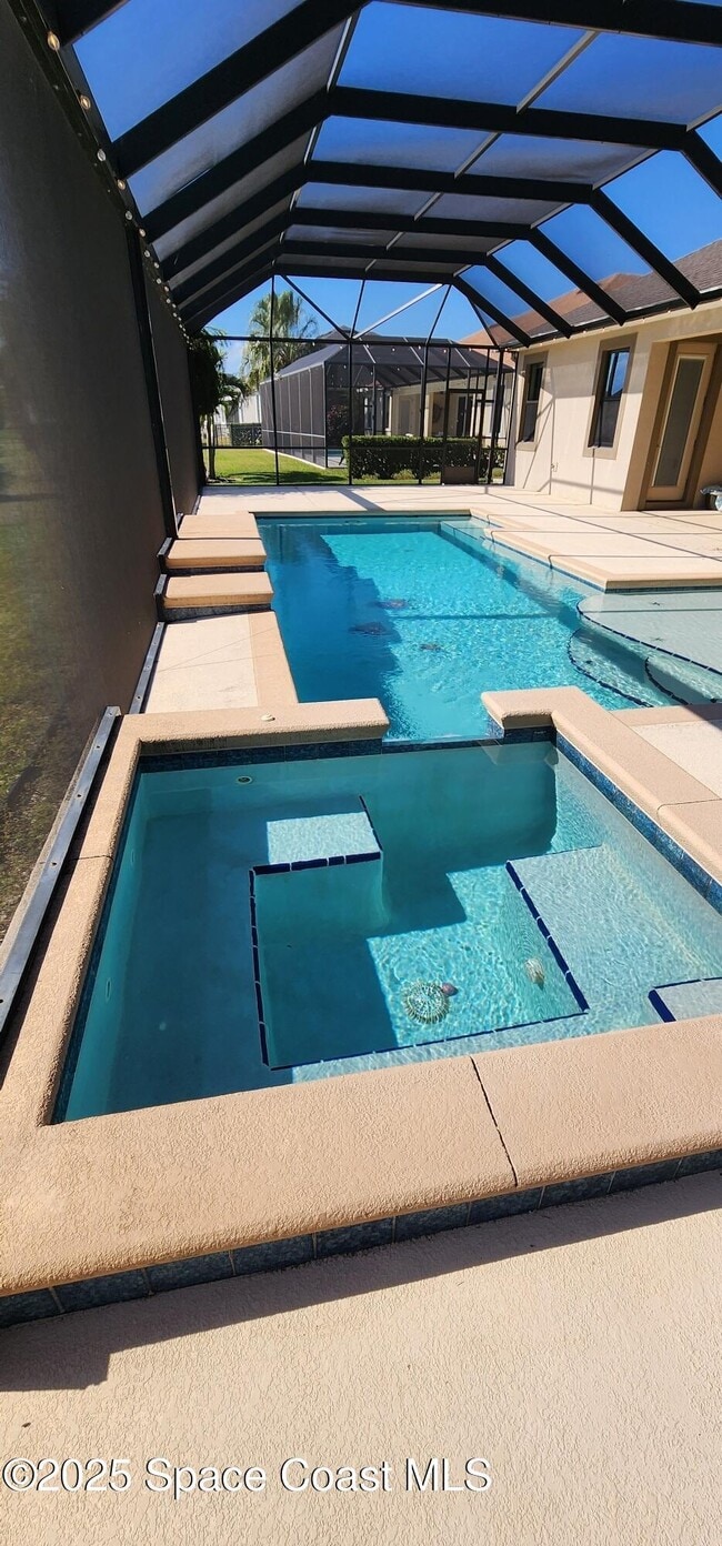 Building Photo - 3003 Trasona Dr