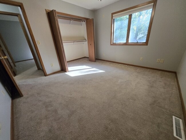 Building Photo - 5038 W Elm Ct