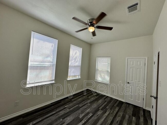Building Photo - Mitchell St 3005