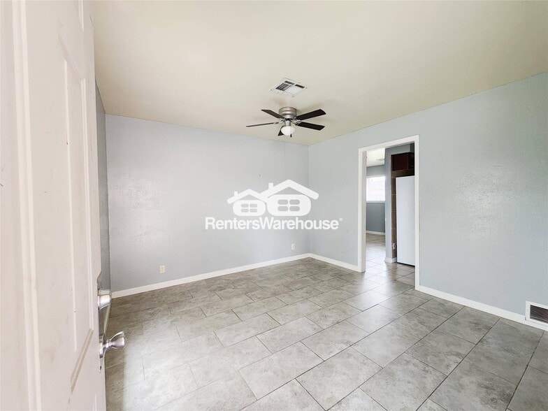 Building Photo - 9918 Ebb St