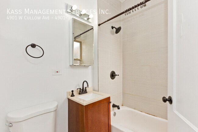 Building Photo - 4901 W Cullom Ave