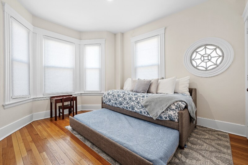 Building Photo - 284 Highland St