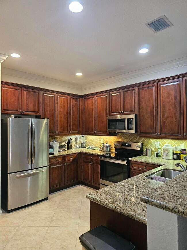 Building Photo - 7533 Topiary Ave