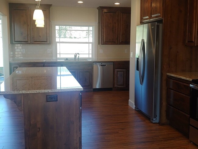 Building Photo - Custom built 3 bedroom, 2.5 bath home with...