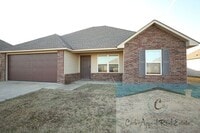 Building Photo - Beautiful 3 bed / 2 bath home with fenced ...
