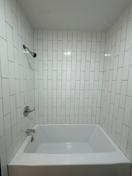 Building Photo - 2397 Braxton Bragg Dr