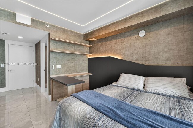 Building Photo - 300 Sunny Isles Blvd