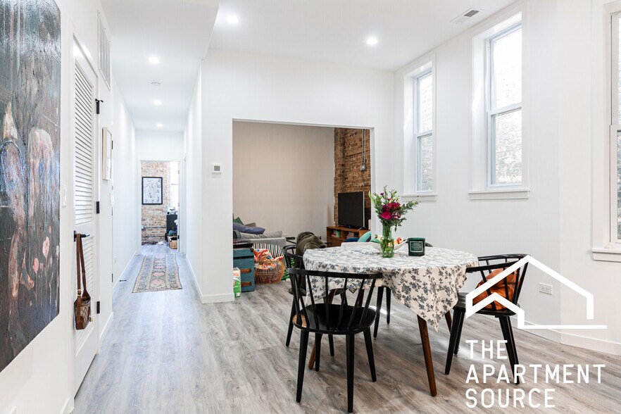 Building Photo - 2743 W Division St