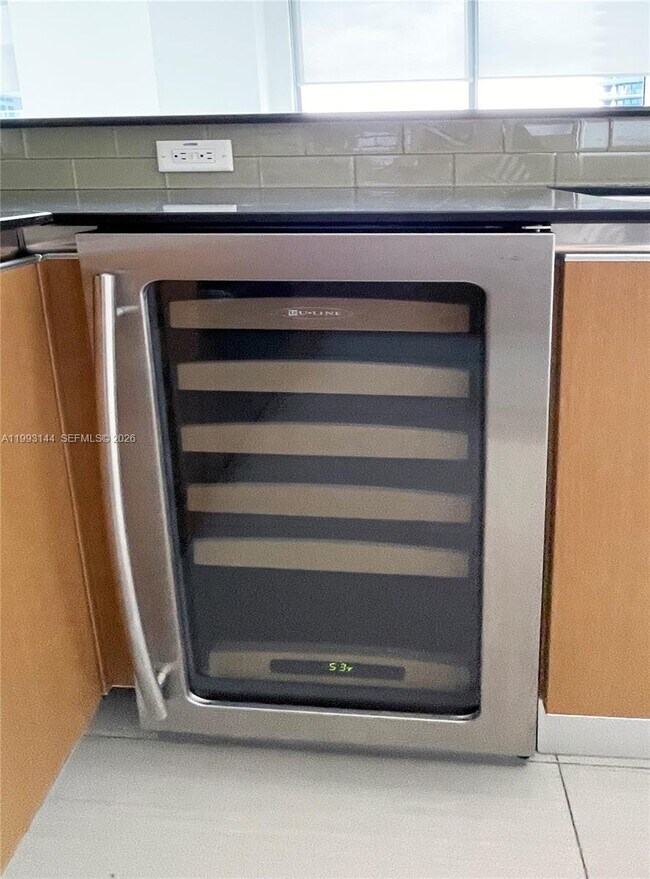 Building Photo - 1060 Brickell Ave