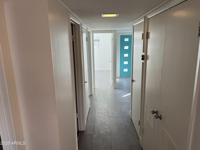 Building Photo - 3713 E Glenrosa Ave