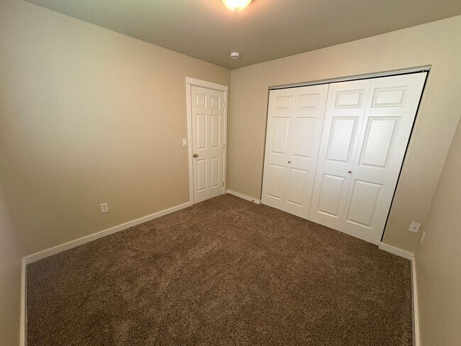 Building Photo - 2509-2509 SW Cascade Mountain Ln