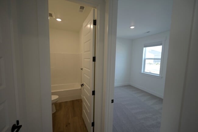 Building Photo - Brand new 2 bed 2 bath home in Rolling Hil...