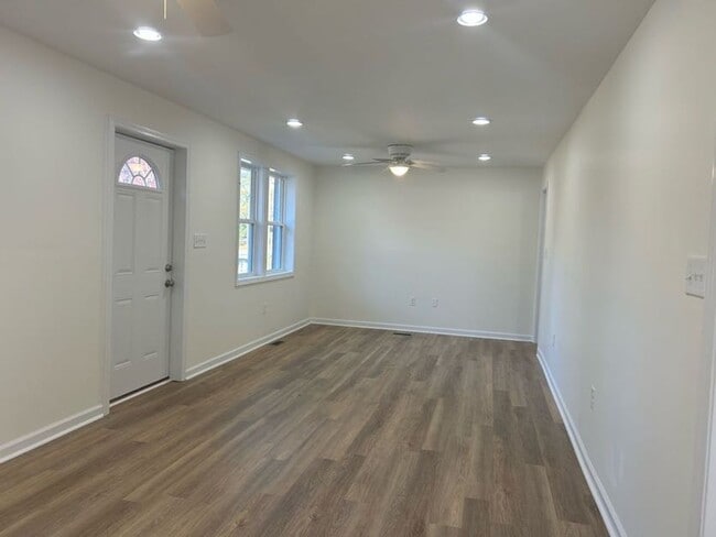 Building Photo - 1914 W Oakland-FULLY RENOVATED- 3 BEDROOM, 1 BATHROOM