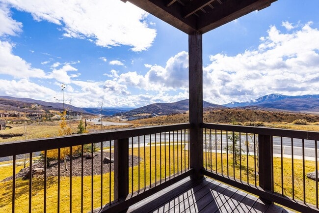 Building Photo - Unfurnished Condo in Black Rock Ridge