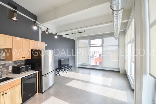 Building Photo - One Bedroom Loft Downtown (utilities Included)