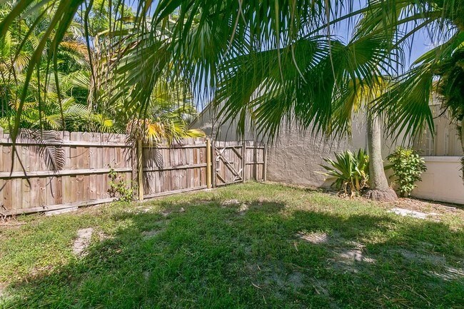 Building Photo - 265 Palmetto Ct