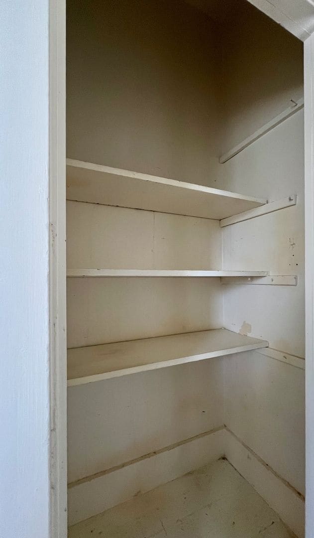 Building Photo - Move In Special! *LOCATION* Fabulous 1/1 with extra space ONE BLOCK off the St Mary's strip and c...