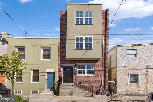 Building Photo - 1903 Titan St