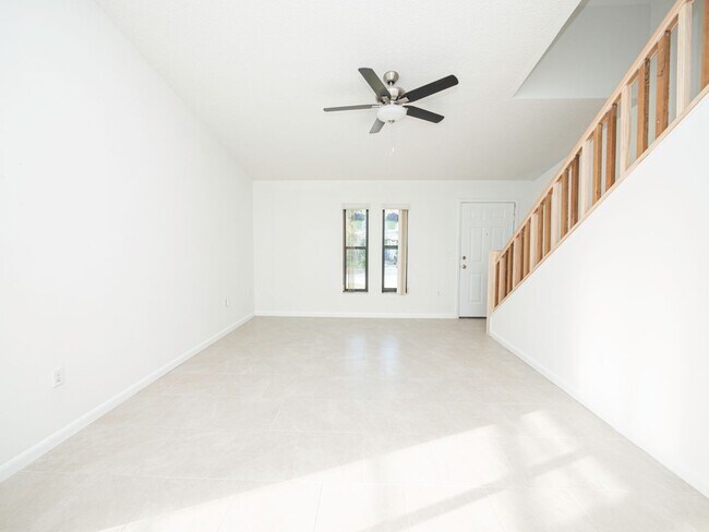 Building Photo - South Lakeland Duplex!