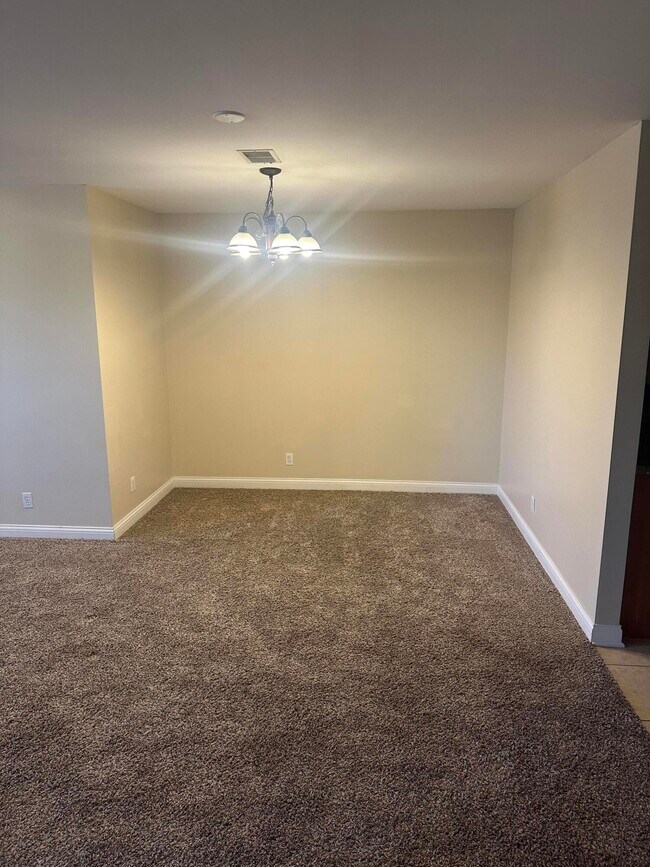 Building Photo - 6 Hudson Hollow Road