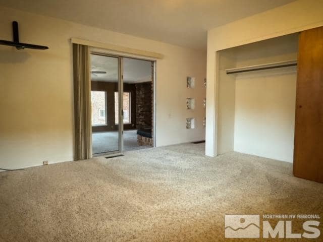 Building Photo - 2125 Lakeside Dr