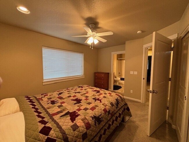 Building Photo - $500 OFF First Full Month's Rent | 12 Month Lease | Crescent Creek Community