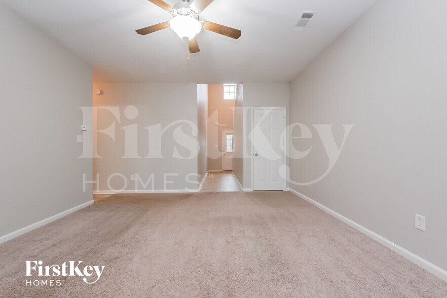 Building Photo - 5052 Pioneer Pkwy