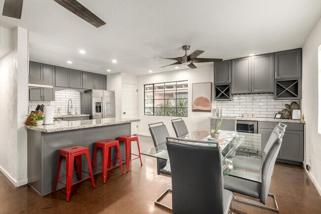 Building Photo - 8335 E Weldon Ave