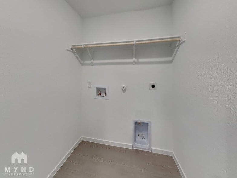 Building Photo - 328 Pacific Waters