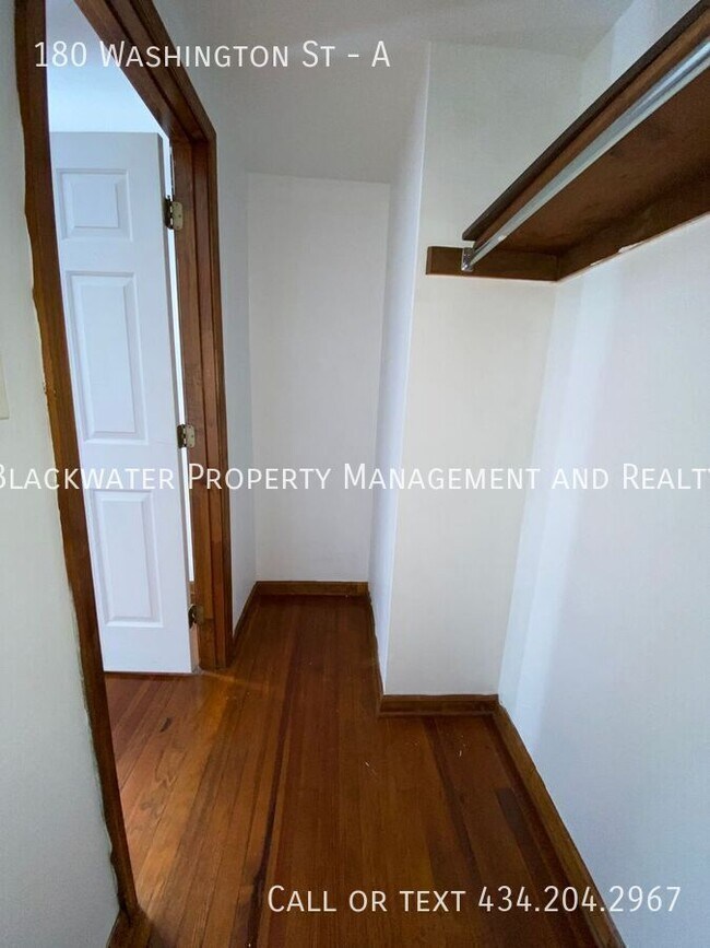 Building Photo - 180 Washington St