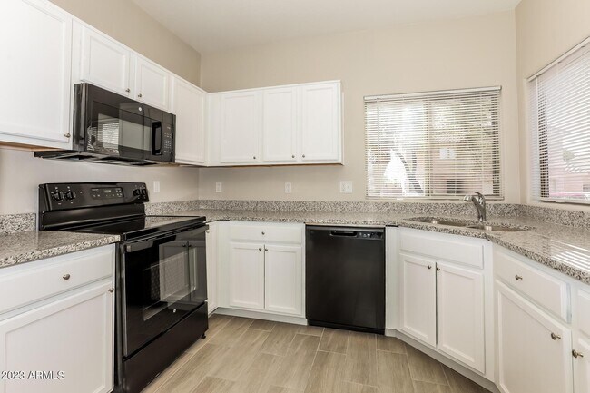 Building Photo - 10404 E Baltimore Cir