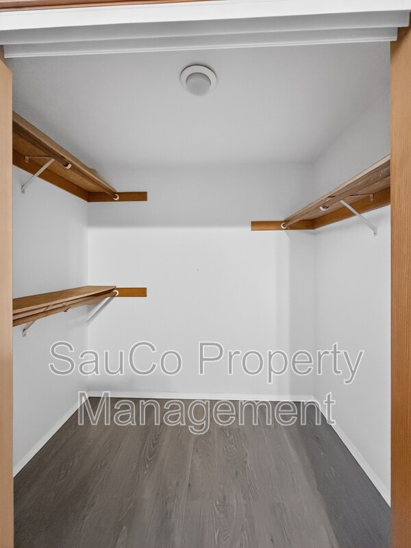 Building Photo - 205 NW 8th Ct