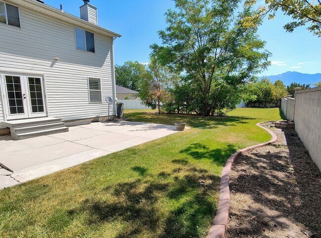 Building Photo - Beautiful 5 Bd 3.5 Ba Home w/Mother-In-Law...