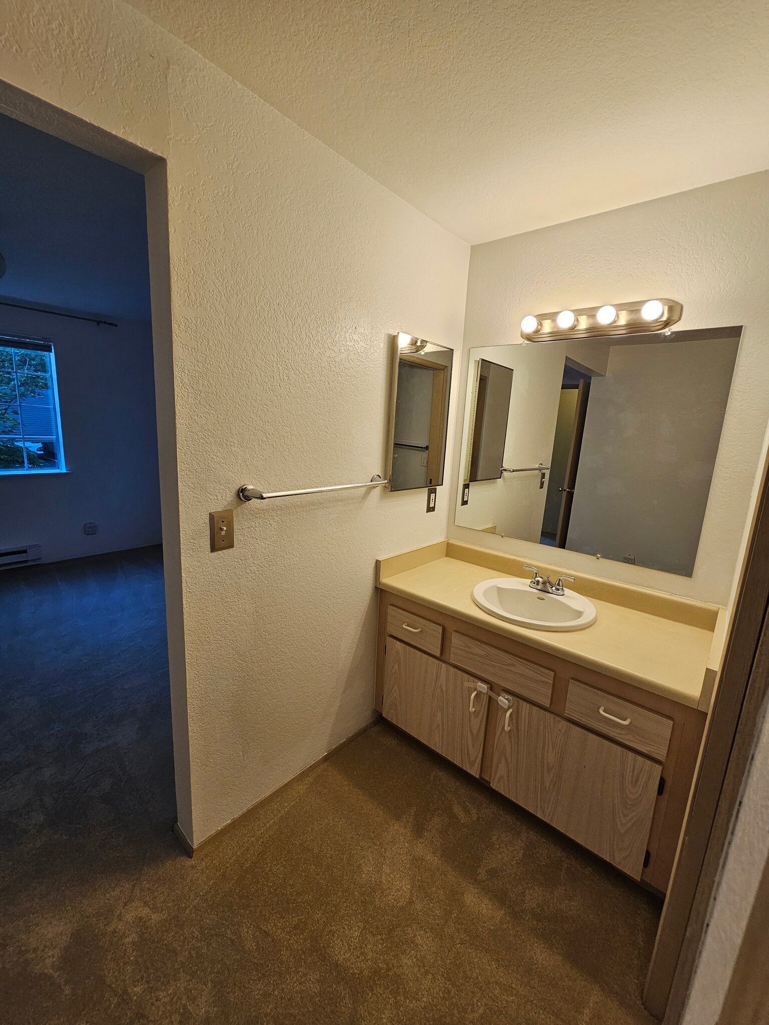 Building Photo - 19230 Forest Park Dr NE