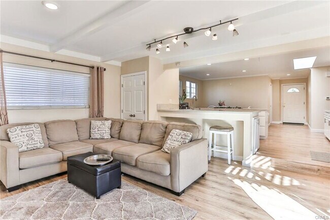 Building Photo - 15061 Drake Ln