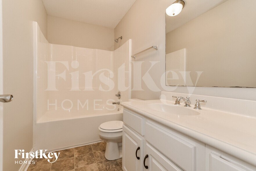 Building Photo - 1983 Collingwood Dr