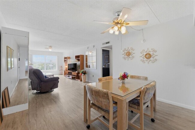 Building Photo - 12760 Indian Rocks Rd