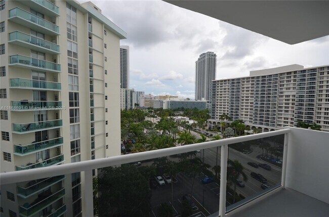 Building Photo - 3725 S Ocean Dr