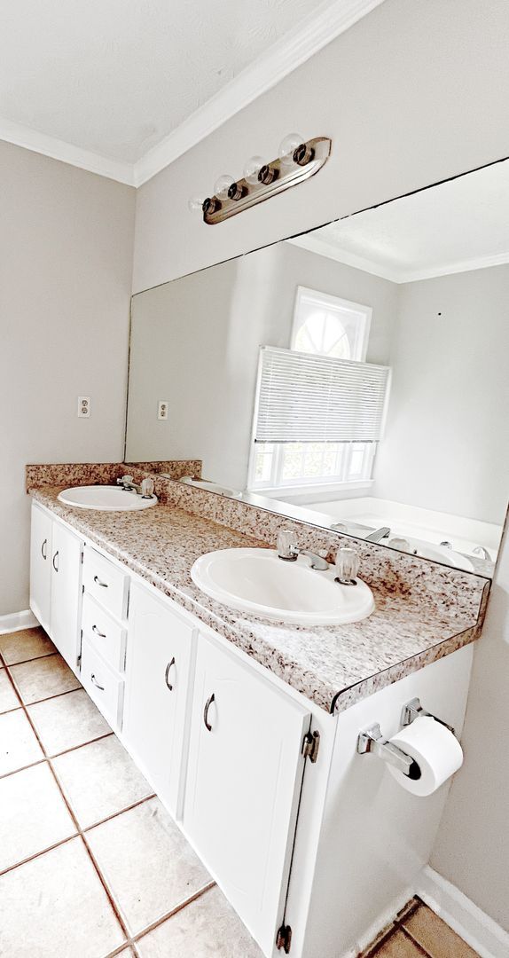 Building Photo - Beautiful 3 Bedroom Home