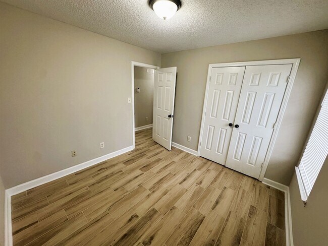 Building Photo - 7097 Foxhall Dr