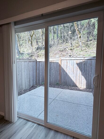 Building Photo - 9452 N Chestnut Ct