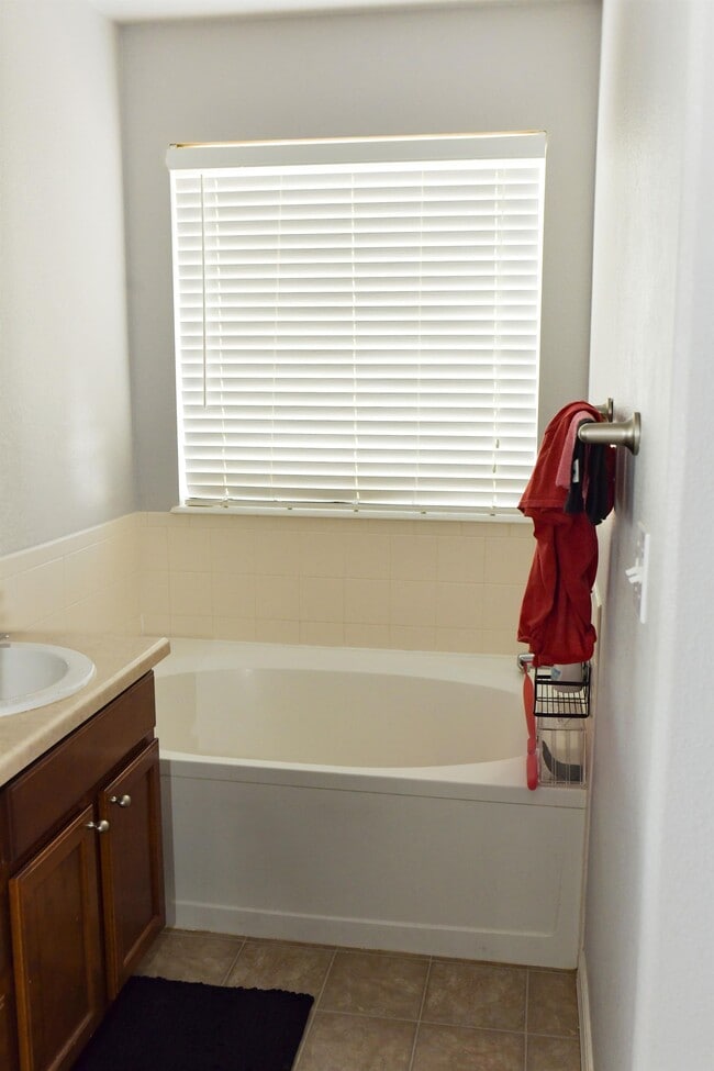 Building Photo - 9234 Red Fern Ln