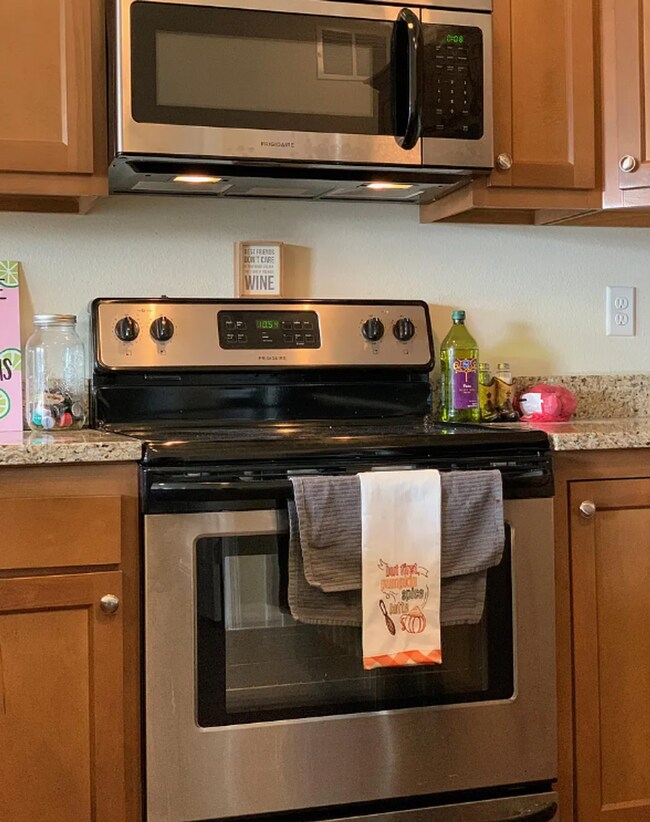 Building Photo - Modern 3 Bedroom / 2 Bath – 2 Blocks from K-State | Newer Construction