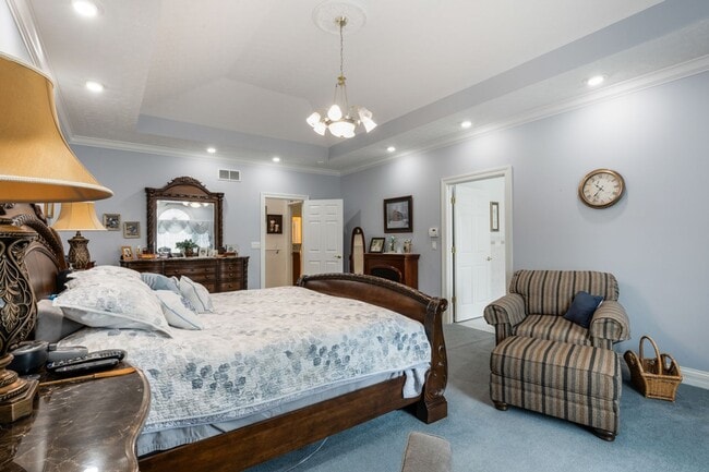 Building Photo - Executive Rental