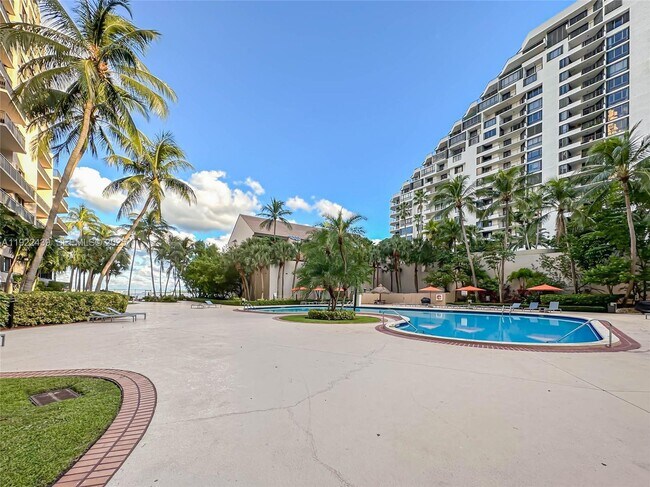 Building Photo - 540 Brickell Key Dr