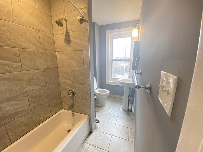 Building Photo - 220 E Marshall St